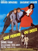 Une femme ou deux - French Movie Poster (xs thumbnail)