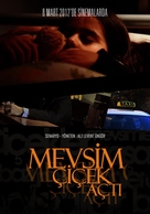 Mevsim &ccedil;i&ccedil;ek a&ccedil;ti - Turkish Movie Poster (xs thumbnail)