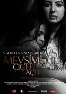 Mevsim &ccedil;i&ccedil;ek a&ccedil;ti - Turkish Movie Poster (xs thumbnail)