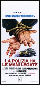 La polizia ha le mani legate - Italian Movie Poster (xs thumbnail)