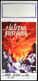 The Day the Earth Caught Fire - Italian Movie Poster (xs thumbnail)