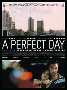 A Perfect Day - French Movie Poster (xs thumbnail)