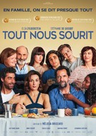 Tout nous sourit - French Movie Poster (xs thumbnail)