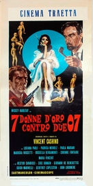 7 donne d&#039;oro contro due 07 - Italian Movie Poster (xs thumbnail)