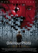 One Hour Photo - Danish Theatrical movie poster (xs thumbnail)