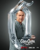 Glass Onion: A Knives Out Mystery - Movie Poster (xs thumbnail)