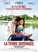 La Terre Outrag&eacute;e - French Movie Poster (xs thumbnail)