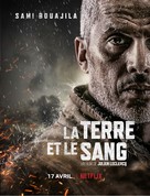 La terre et le sang - French Movie Poster (xs thumbnail)