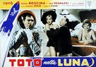 Tot&ograve; nella luna - Italian Movie Poster (xs thumbnail)