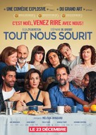 Tout nous sourit - French Movie Poster (xs thumbnail)