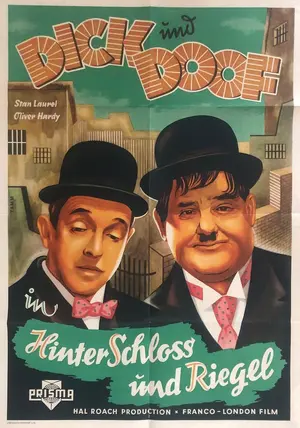 Hinter Schloss und Riegel Poster