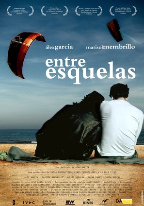 Entre esquelas - Spanish Movie Poster (thumbnail)