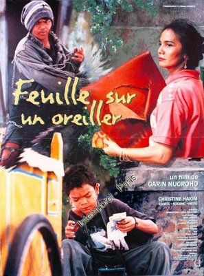 Daun di atas bantal - French Movie Poster (thumbnail)
