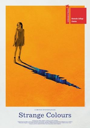 Strange Colours - Italian Movie Poster (thumbnail)