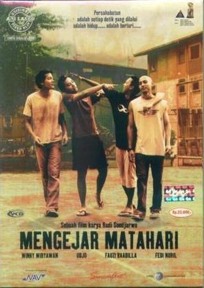 Mengejar matahari - Indonesian Movie Cover (thumbnail)
