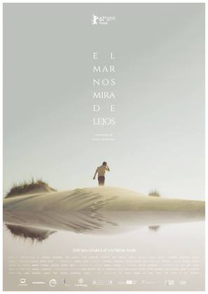 El mar nos mira de lejos - Spanish Movie Poster (thumbnail)