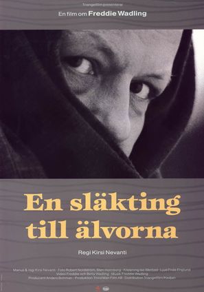 En sl&auml;kting till &auml;lvorna - Swedish Movie Poster (thumbnail)