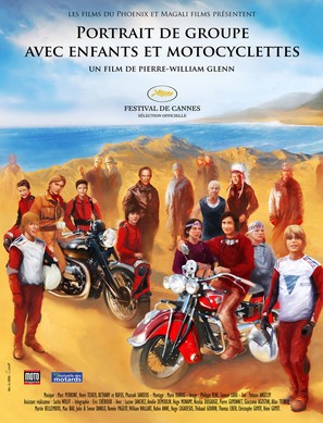 Portrait de groupe avec enfants et motocyclettes - French Movie Poster (thumbnail)